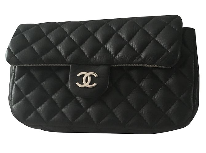 Chanel Unterarmtasche Schwarz