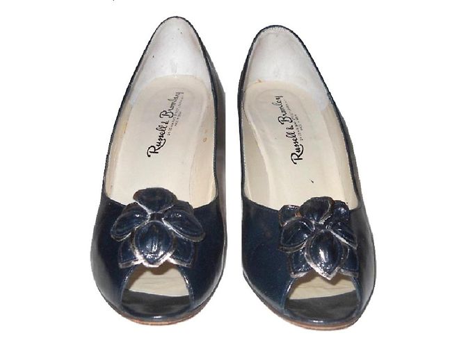 Décolleté Russell & Bromley in pelle blu con punta aperta e fiore