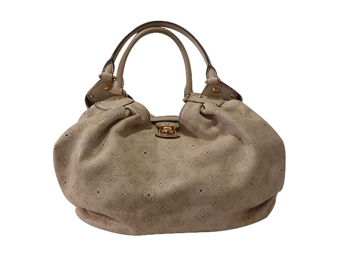 Louis Vuitton Mahina L Hobo Cream Leather ref.24957 - Joli Closet