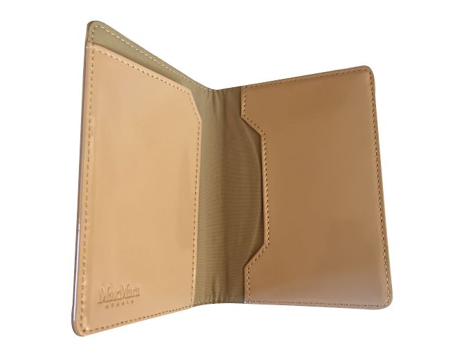 Max Mara Titular de pasaporte