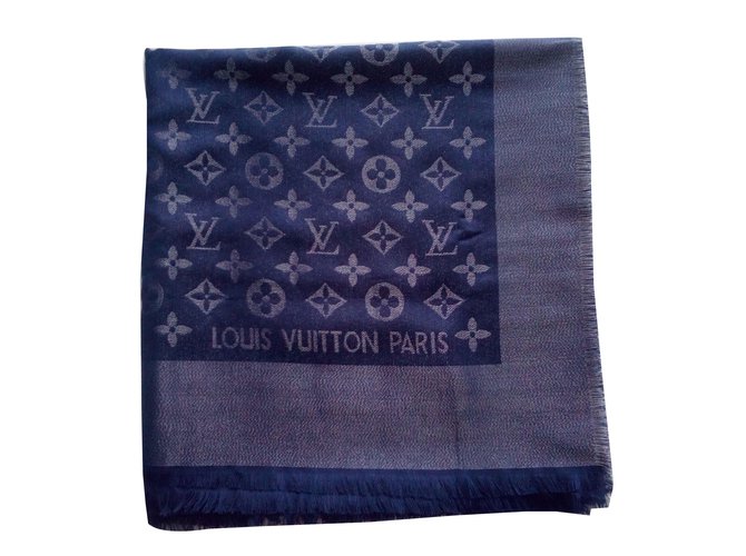 Louis Vuitton Monogram Shine Shawl Blue Silk ref.25436 - Joli Closet