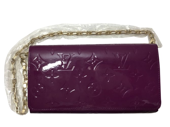 Louis Vuitton Pochette avec chaîne Cuir vernis Violet  ref.25762
