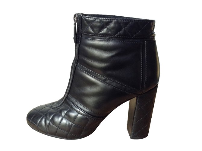 Chanel Ankle Boots Black Leather  ref.26181