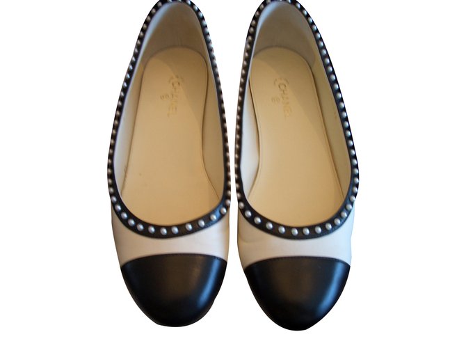 Chanel Zapatillas de ballet Beige Cuero  ref.26213