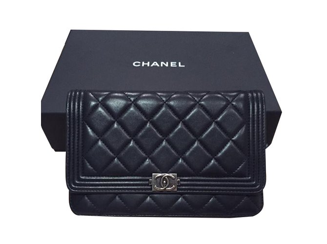 Wallet On Chain Chanel Unterarmtasche Schwarz Leder  ref.26214