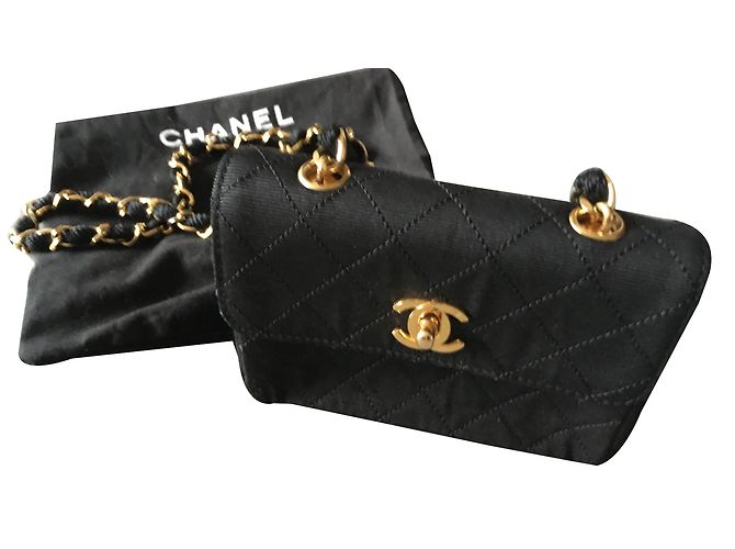 Clutch Chanel Mini Timeless in seta nera Nero