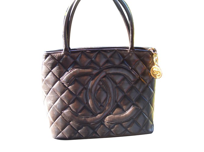 Chanel Handbag Black Leather  ref.26221