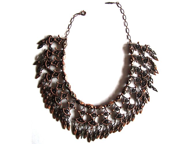 Autre Marque Halskette mit Bronze und Kupfer Anhängern Metallisch 