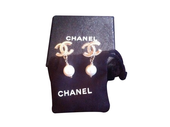 Chanel Earrings Beige  ref.26740