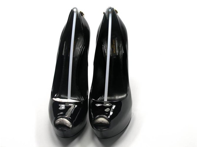 Louis Vuitton Ho really Heels Black Patent leather  ref.27012