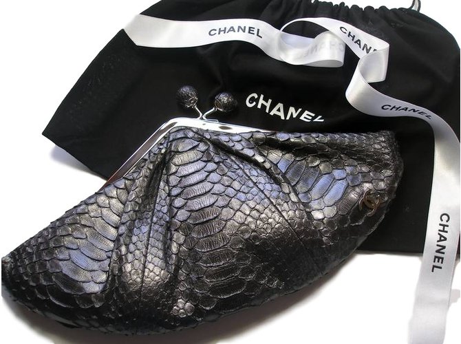 Chanel pochette en python edition limitée Cuirs exotiques Gris anthracite  ref.27013