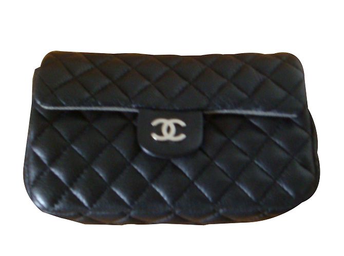 Chanel Pochette Noir