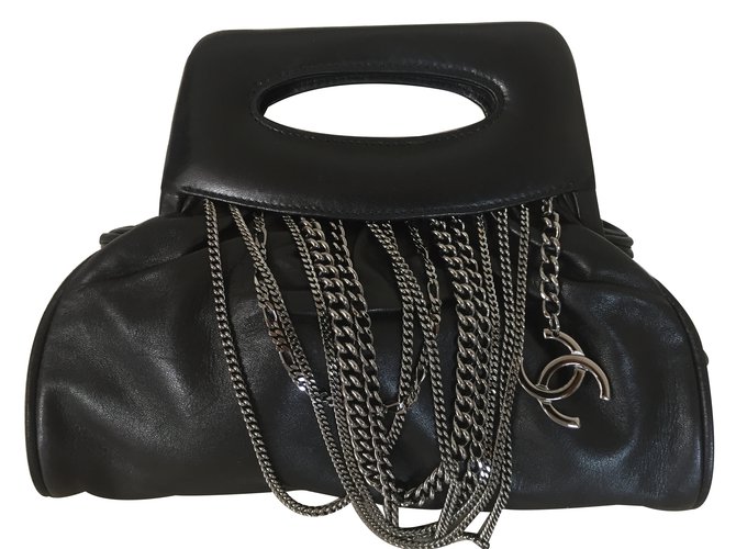 Chanel Handbag Black Leather  ref.27667