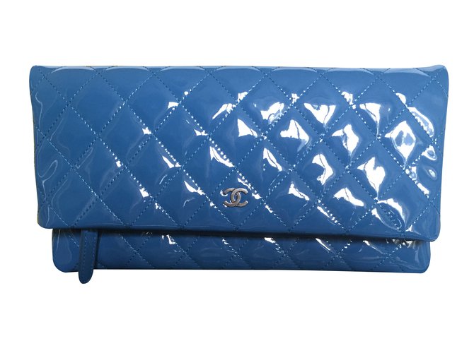 Chanel Bolsa de embrague Azul Charol  ref.27671