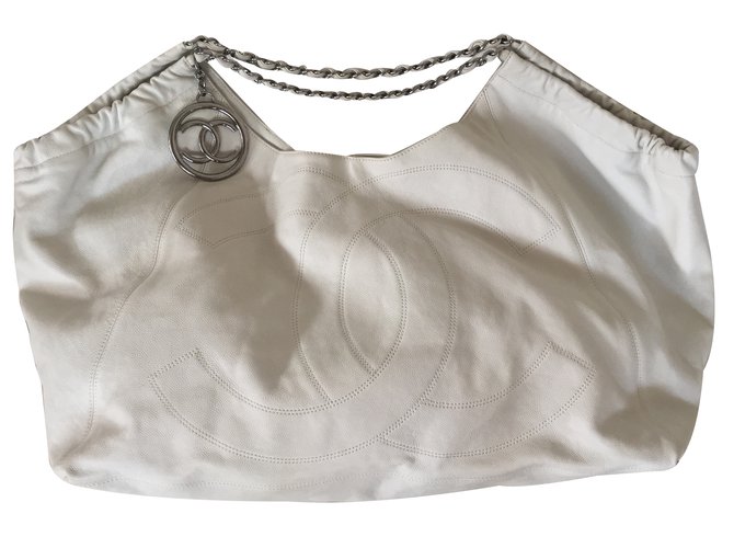 Chanel Handbag White Leather  ref.27685