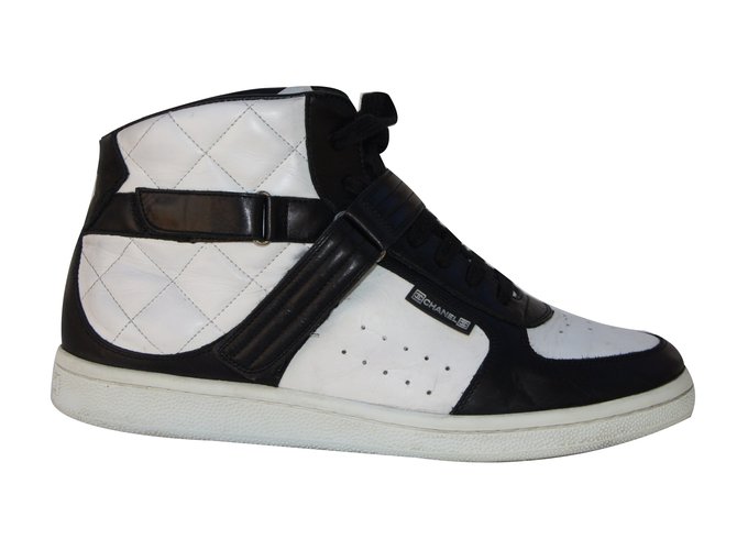 Chanel Sneakers/Trainers Black White Leather  ref.27731