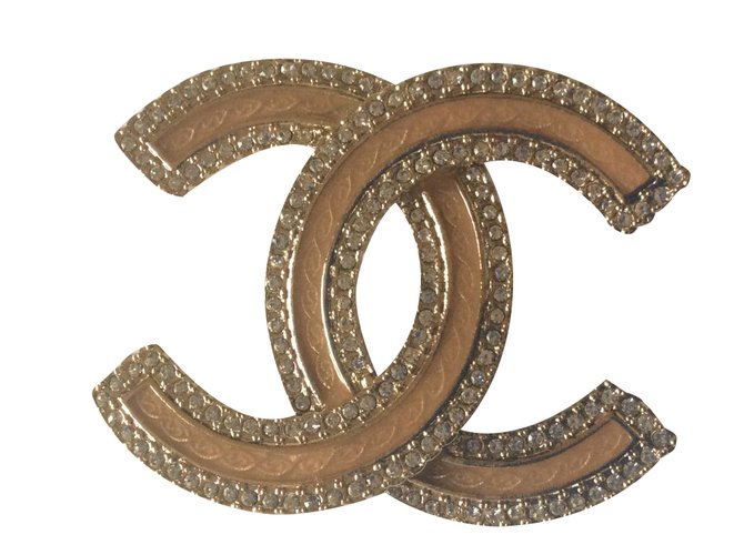 Chanel Broche Dorado Metal  ref.27956