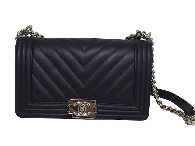 Le Boy Chanel BOY CHEVRON Preto