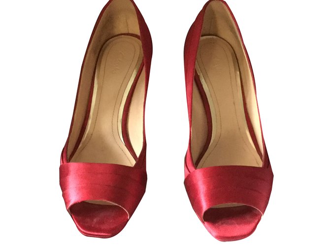 clarks red heels