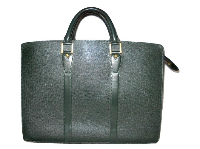 Louis Vuitton Taiga Green Leather  ref.28519