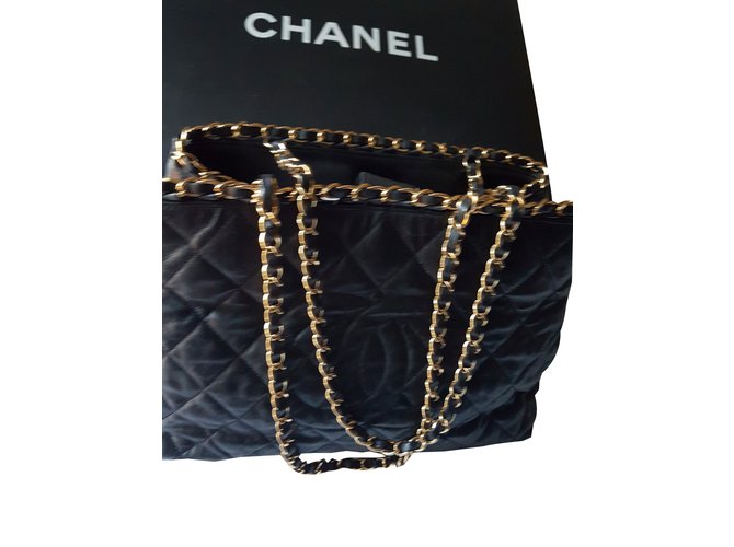 Chanel Bolso Negro Cuero  ref.29383