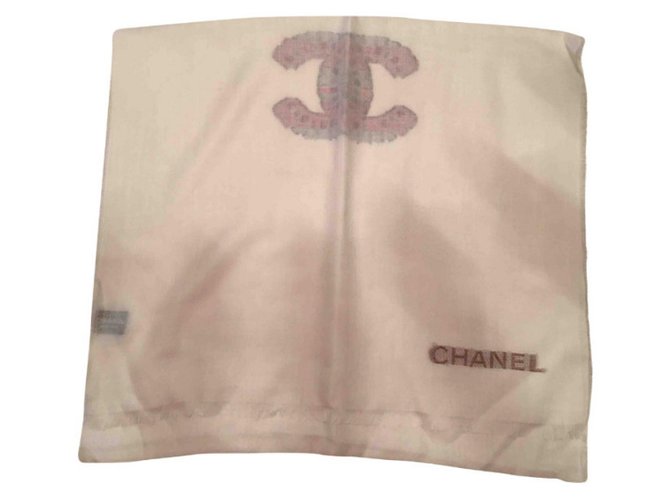 Chanel cashmere scar White  ref.29894