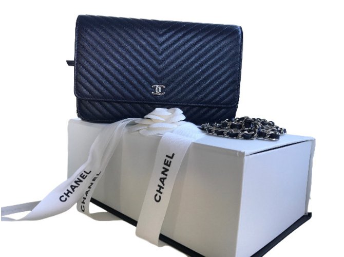 Chanel carteira na cadeia Azul Couro  ref.30014