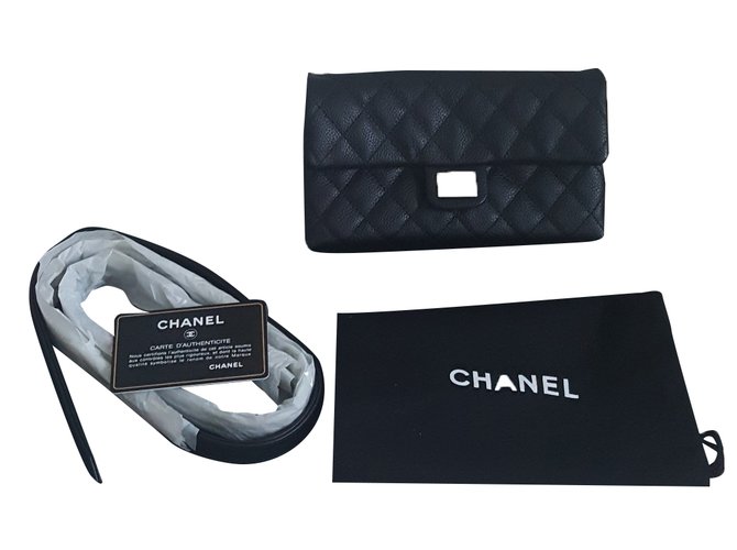 Chanel Clutch bag Black Leather  ref.30187