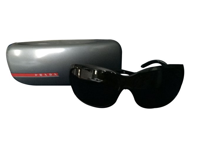 Prada Gafas de sol Negro Plástico  ref.30305