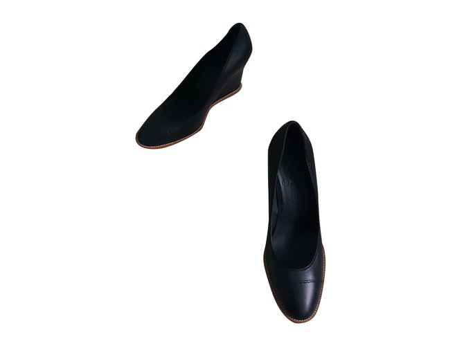 Chanel Heels Black Leather  ref.30530