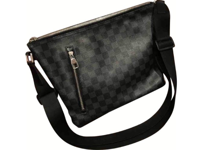 Louis Vuitton Mick pm Black Leather ref.30671 - Joli Closet