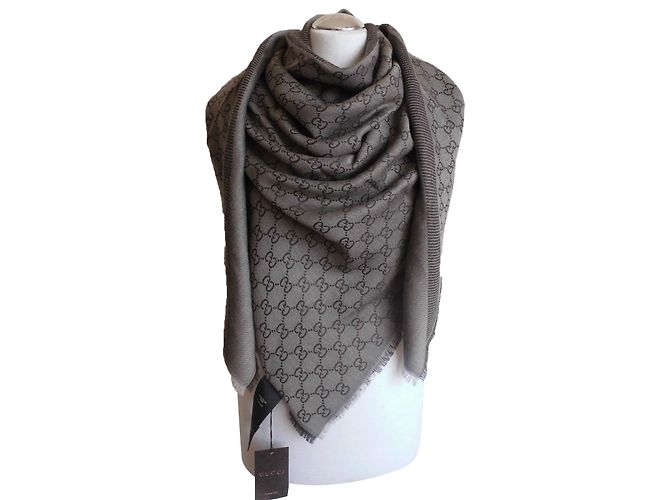 morbida sciarpa gucci monogram gg  marrone nuova mai usata