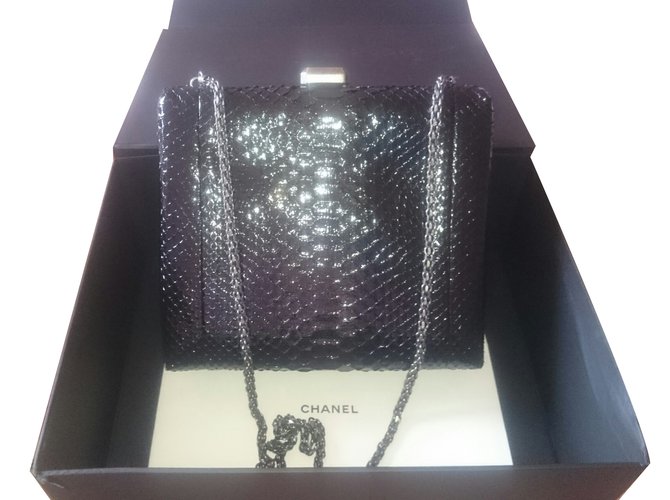 Chanel Kiss Lock Tasche in Python Schwarz Exotisches Leder  ref.31276