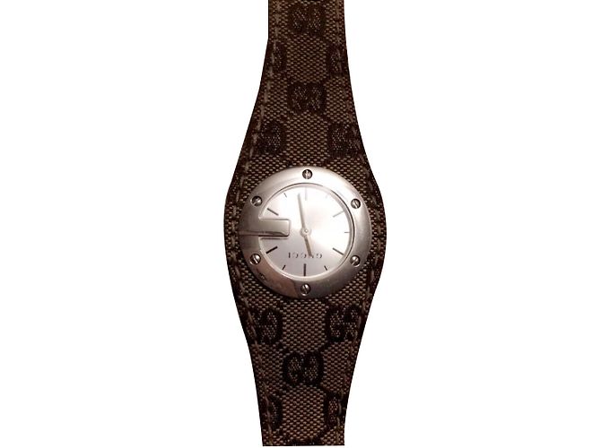 Relógio Gucci com Pulseira de Tecido Marrom e Bege