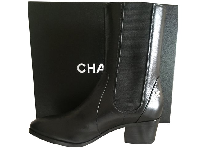 Chanel Boots with fur inside Black Leather  ref.31626