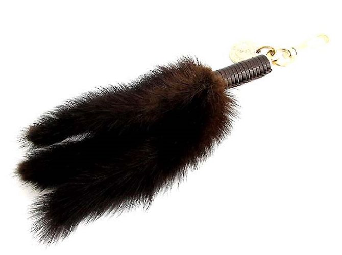 Yves Saint Laurent Titular de chave de charme de pele
