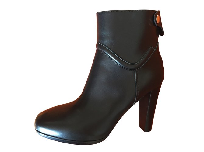 Hermès Ankle Boots Black Leather  ref.31761