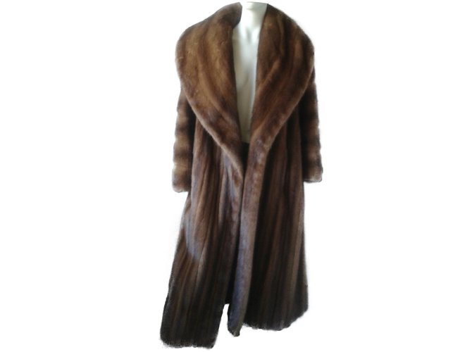 Christian Dior Long manteau en vison sauvage Fourrure  ref.31989