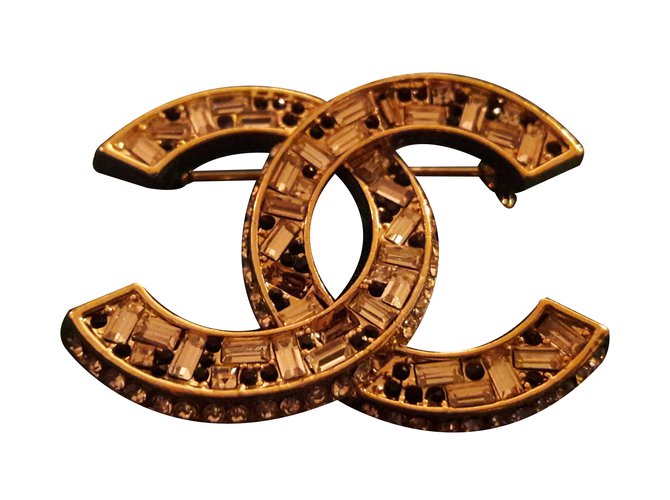 Chanel Broche Dourado Metal  ref.32009