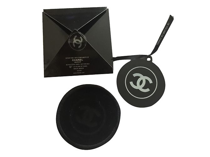 Chanel Spiegel