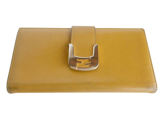 Fendi  Bifold  Long  Leather  Logo  Wallet Yellow  ref.32543