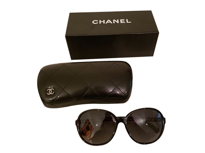 Chanel Gafas de sol Negro Plástico  ref.33063