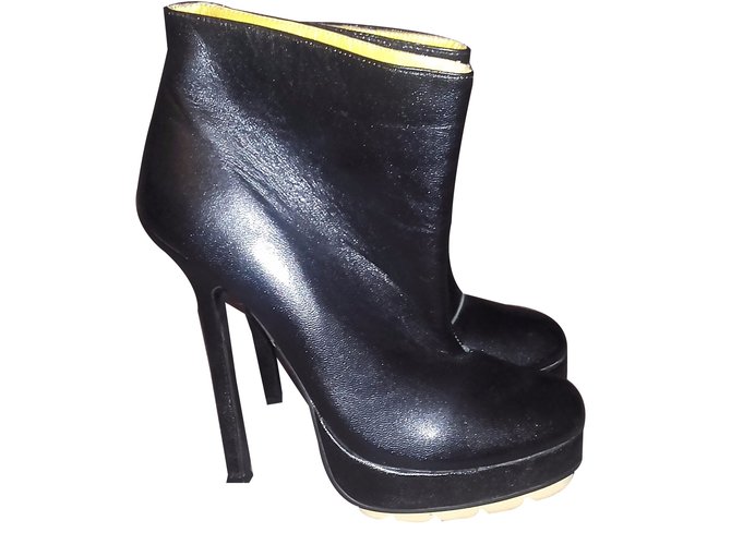 Yves Saint Laurent Tribute Patent Short Boots Schwarz Leder  ref.33337