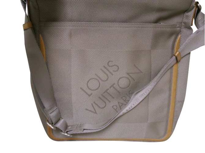 Louis Vuitton bolsa bandoleira Bege Pano  ref.33475
