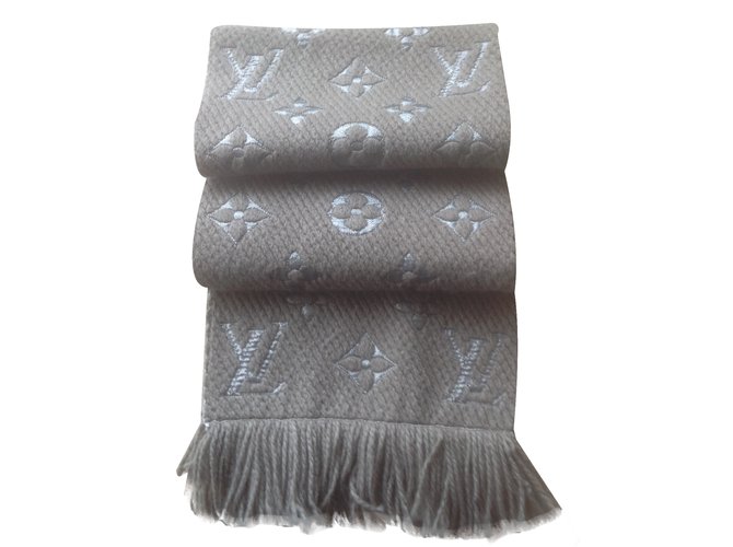 Louis Vuitton Scarf Grey Wool ref.33791 - Joli Closet