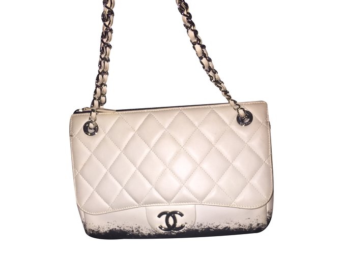 Timeless Chanel Handtasche Schwarz Weiß Leder  ref.33909