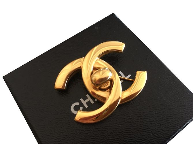 Chanel Broche Dorado