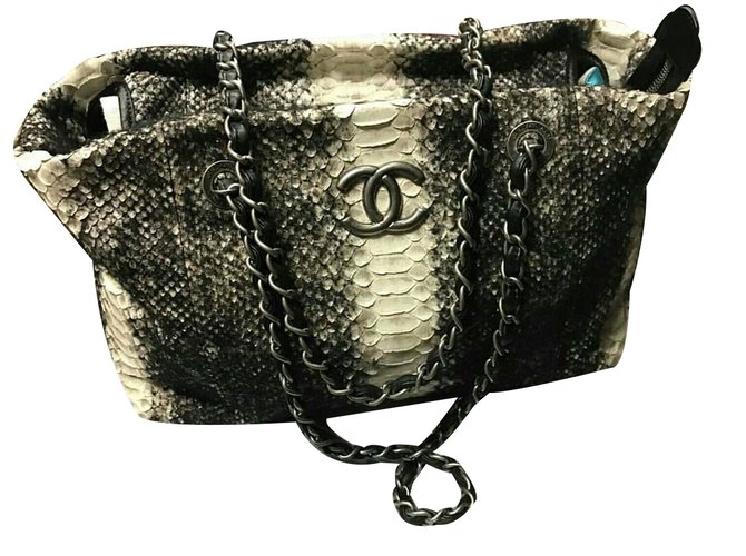 Chanel Borsa tote con zip in lana di pitone Grigio antracite Pelli esotiche  ref.34234