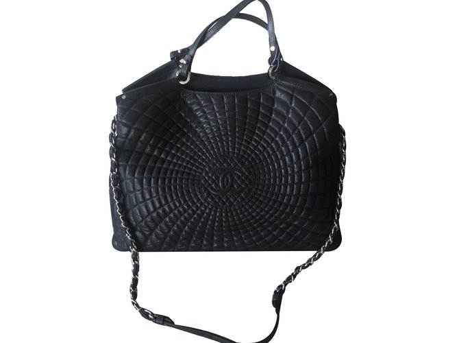 Chanel Handbag Black Leather  ref.34307