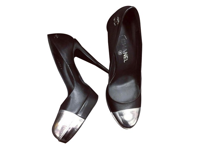 Chanel Black and silver leather heels  ref.35051